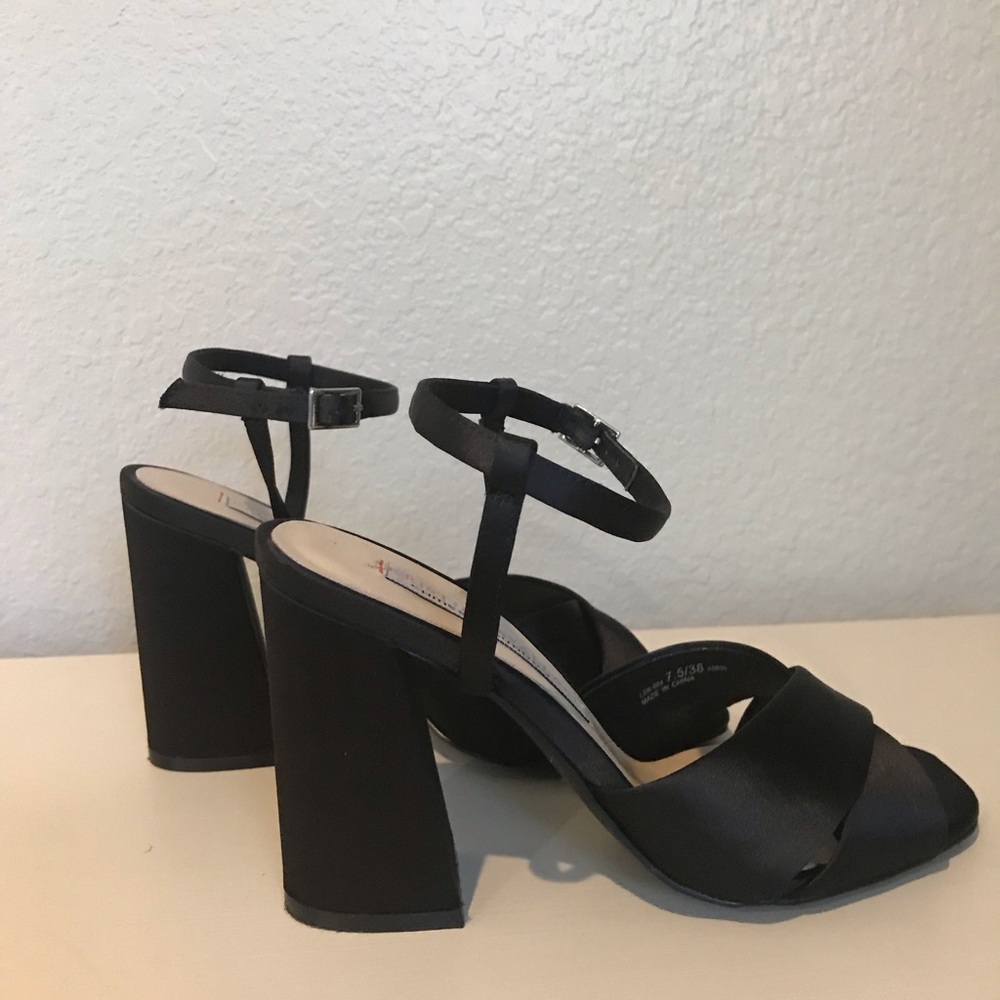 Shoes - Picture 2 of 4